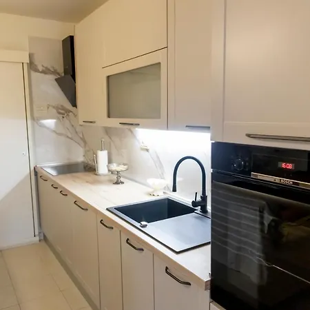 Apartment Yellow *
