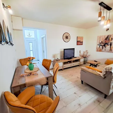 Apartment Yellow *